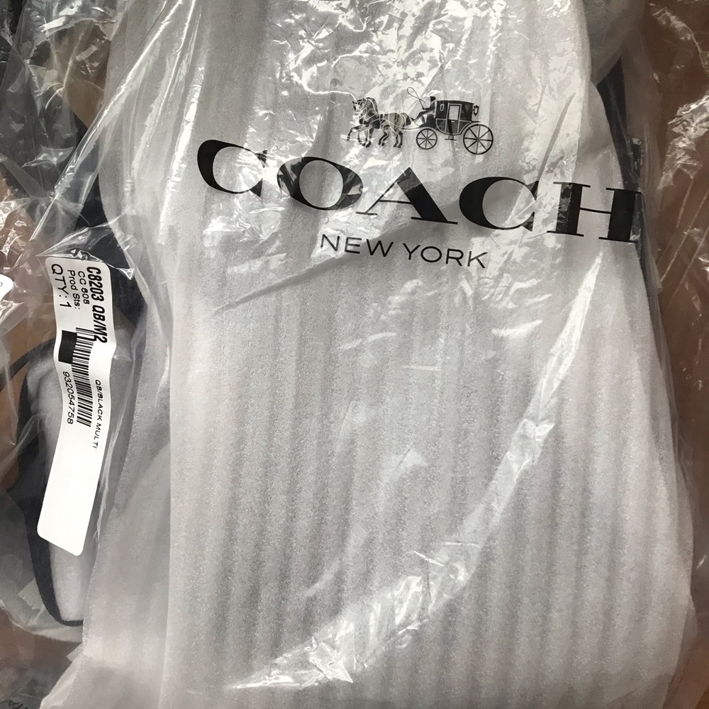 ๐ Coach Turner Pack With Dreamy Leaves Print ๐บ - Picture 12 of 13